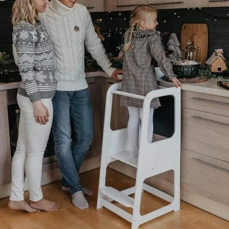 MONTESSORI TORANJ SA CRNOM TABLOM